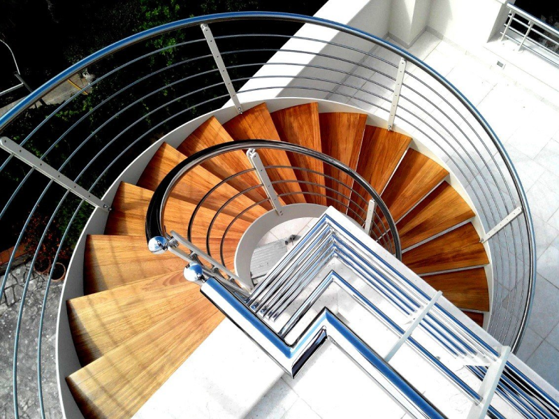 Металлические перила для лестниц