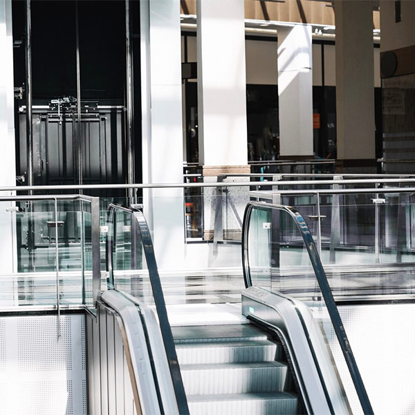 Эскалатор со стеклом