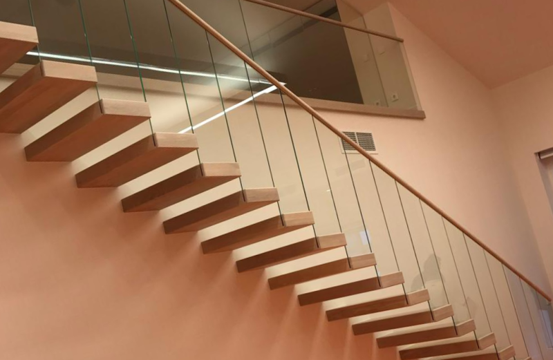 Проект лестничные перила в частных домах ООО "Альбион Гласс" Проект лестничные перила в частных домах ООО "Альбион Гласс"