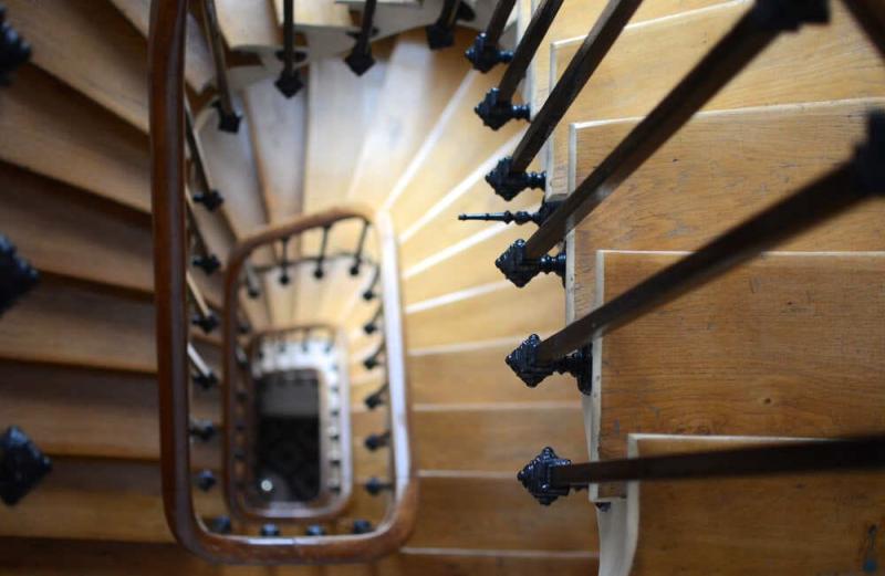 Виды поручней для лестниц