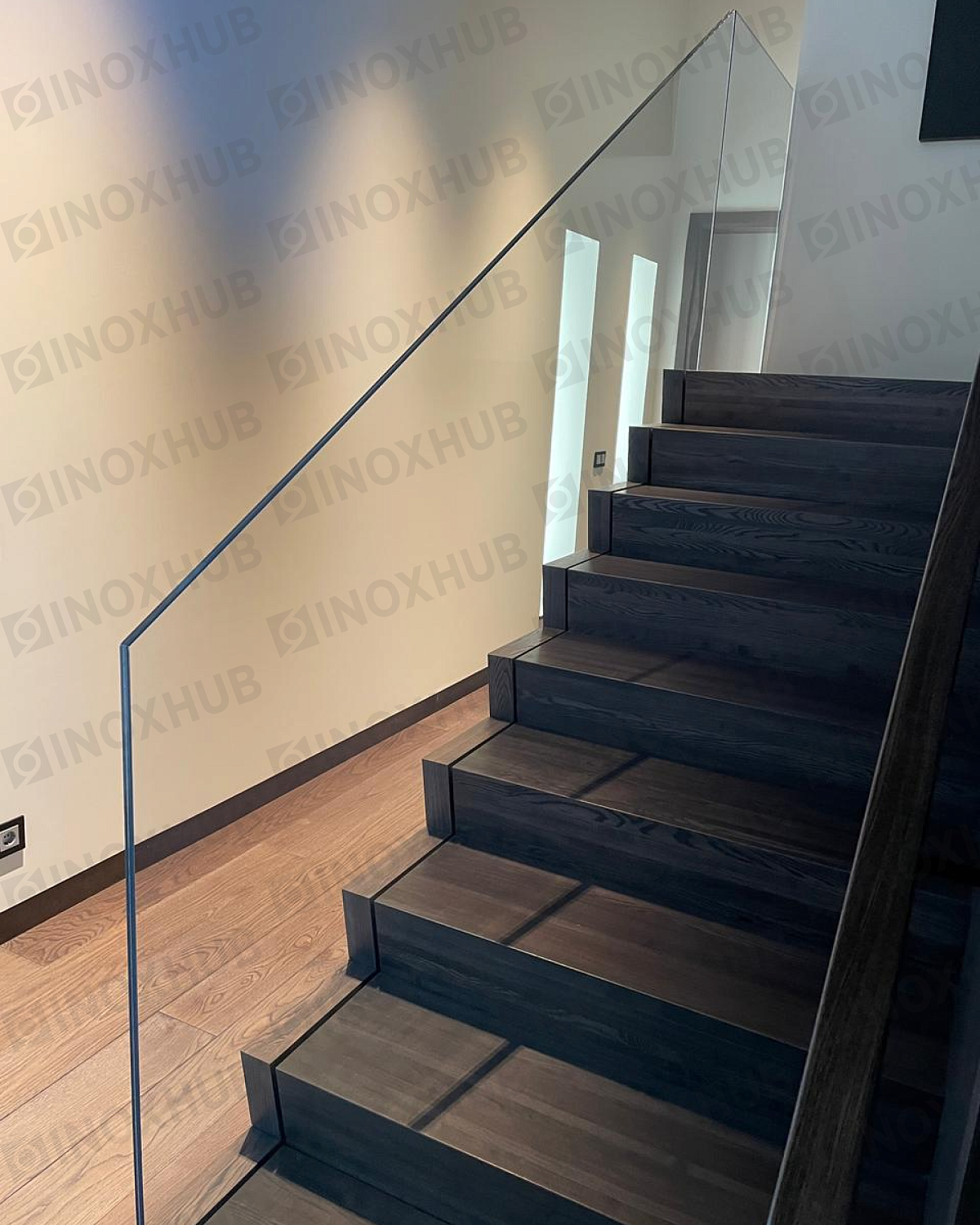 Проект лестничные перила в частных домах ООО "Альбион Гласс"